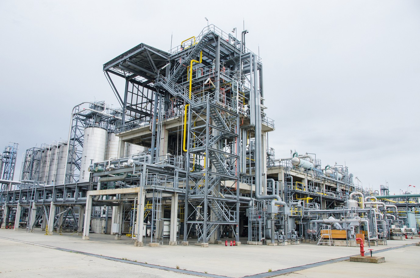 Katonák a Petrolkémiánál