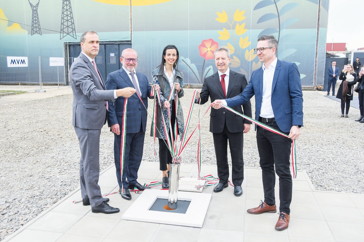 Letették az erőmű alapkövét