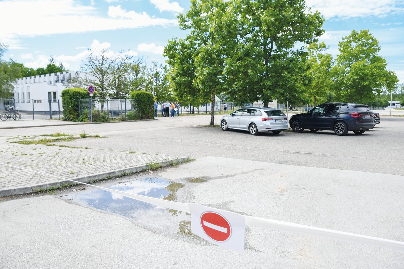 Lezárták a parkolót