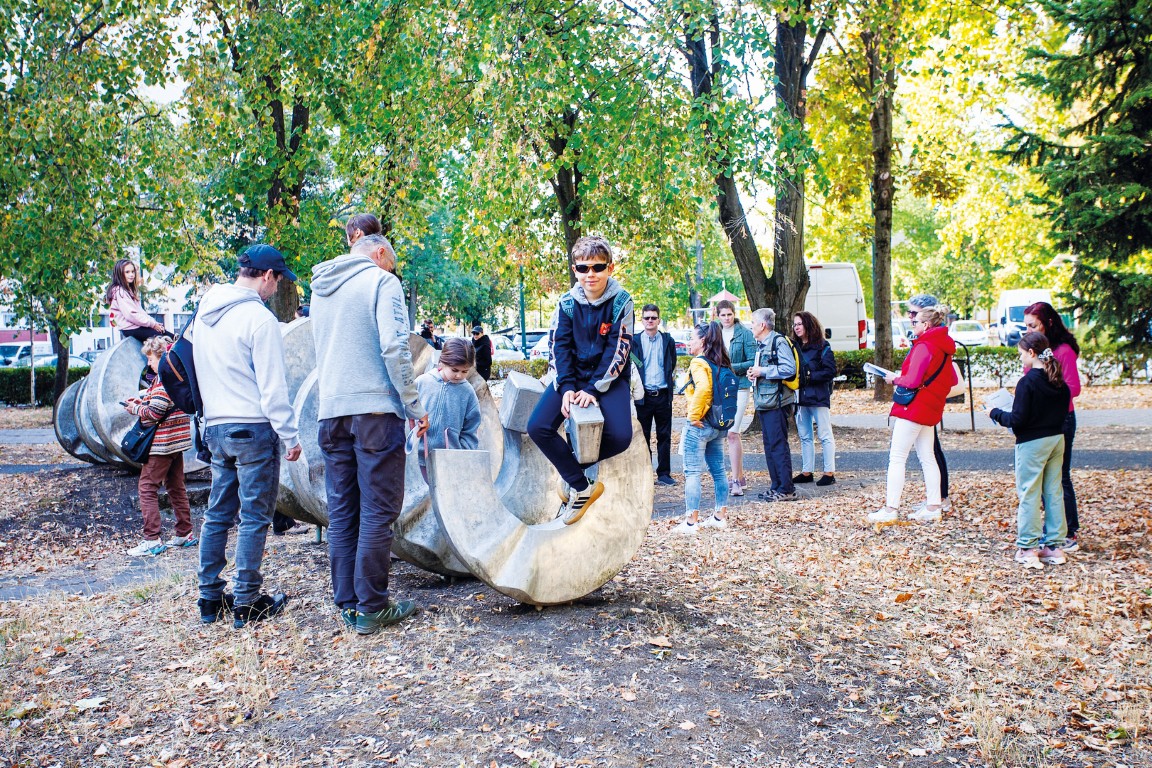 A város szobrainak nyomában